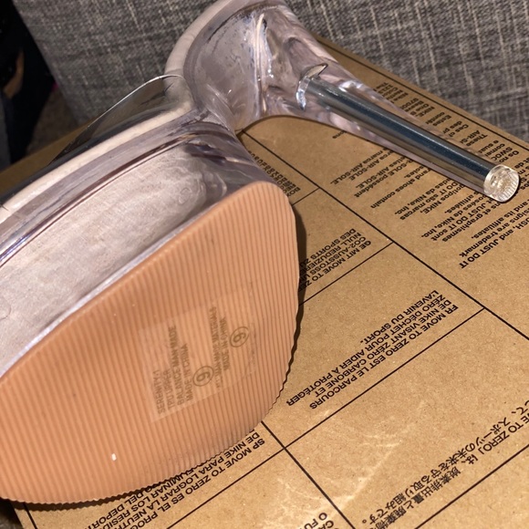 Clear platforms - Picture 2 of 2